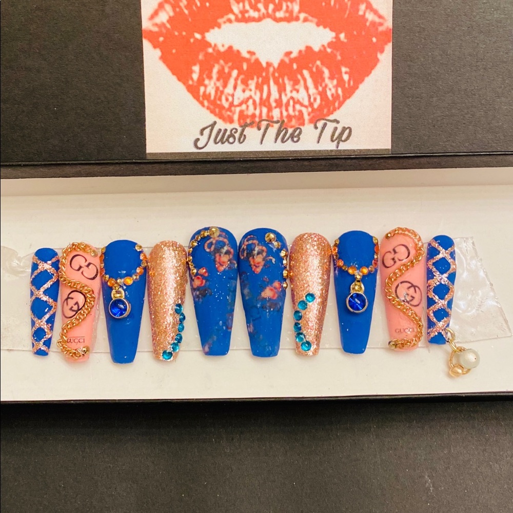 Press on nails